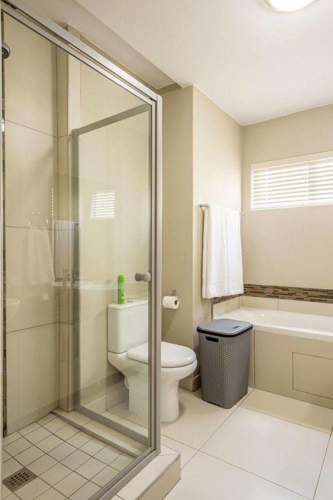 Cag The Hub Bryanston Appartement Johannesburg Buitenkant foto