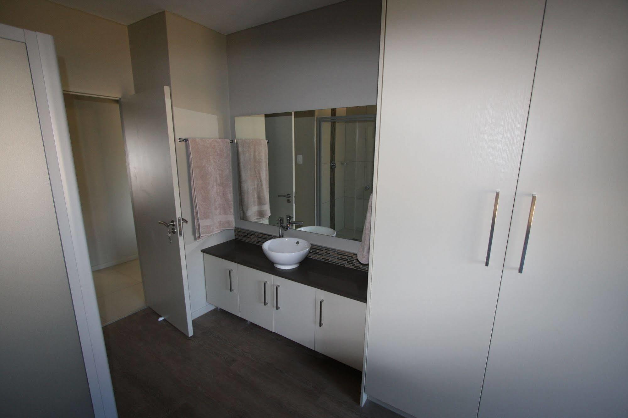 Cag The Hub Bryanston Appartement Johannesburg Buitenkant foto