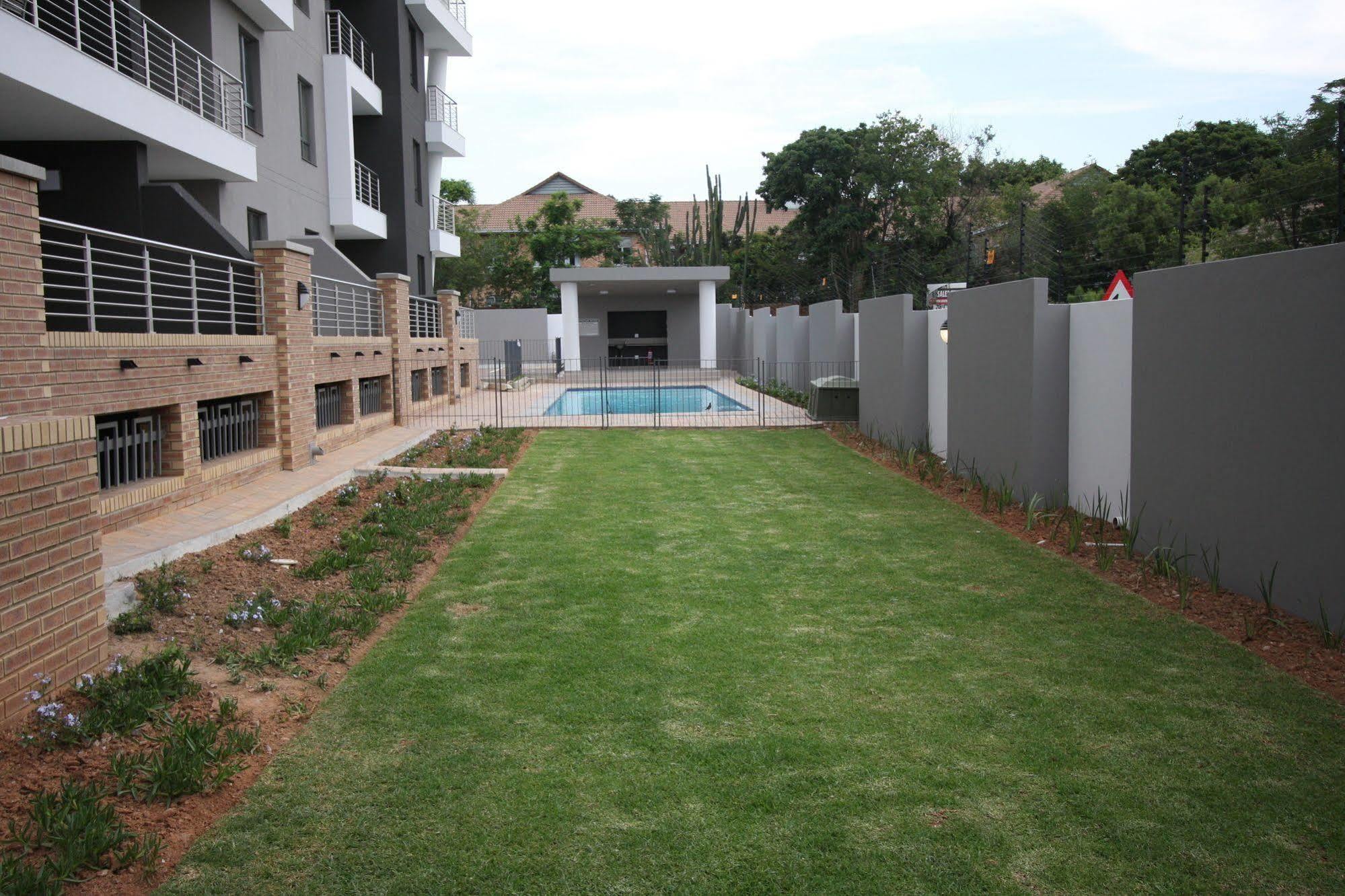Cag The Hub Bryanston Appartement Johannesburg Buitenkant foto