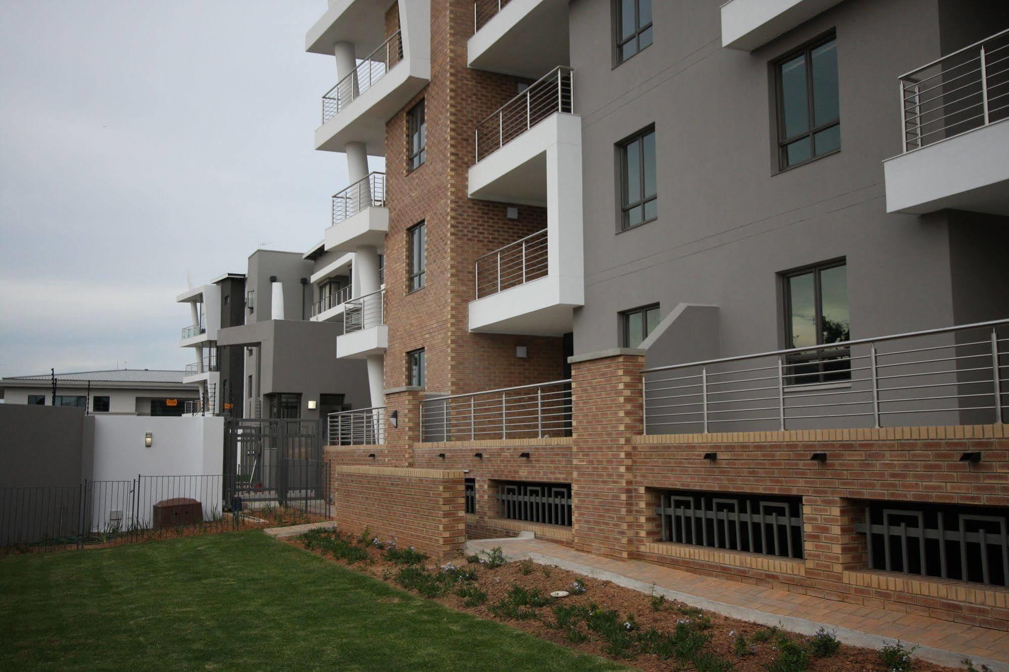 Cag The Hub Bryanston Appartement Johannesburg Buitenkant foto