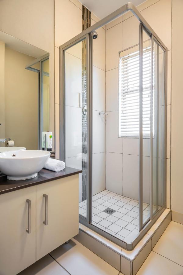 Cag The Hub Bryanston Appartement Johannesburg Buitenkant foto
